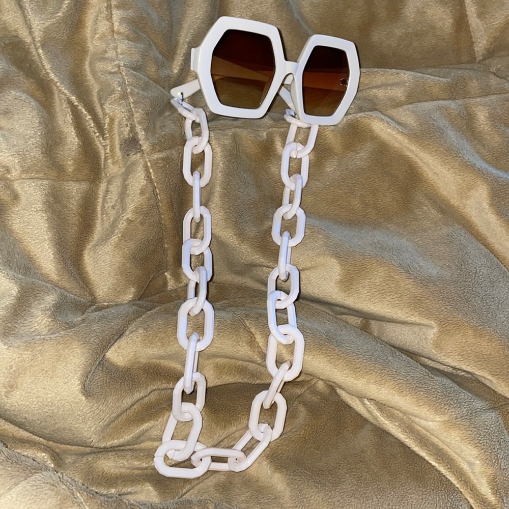 Sunnies With Chain